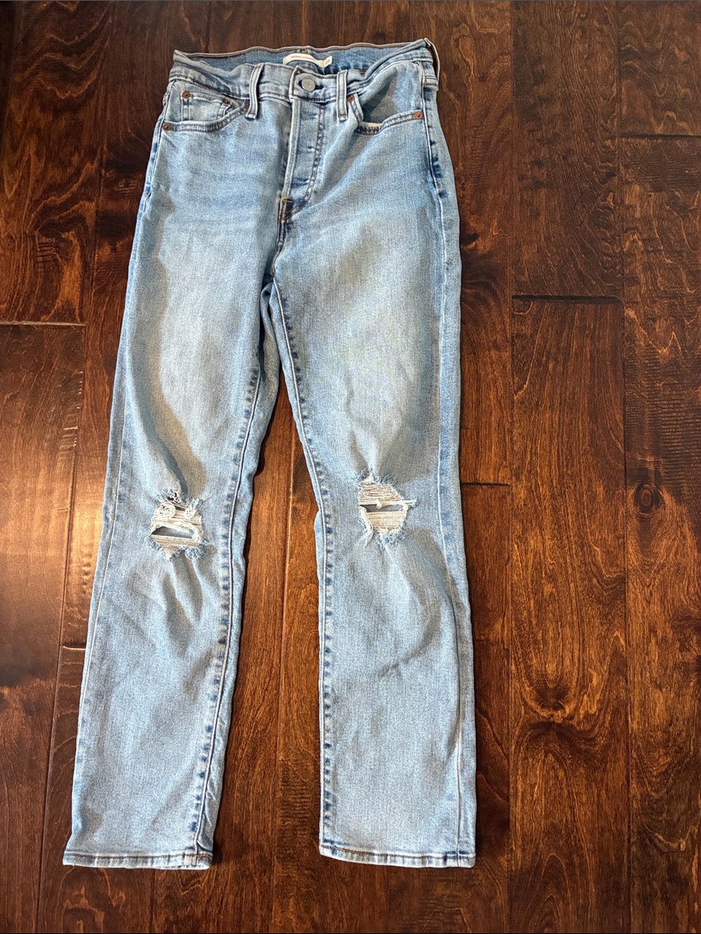 Women’s Levi’s Wedgie Straight Light Blue Distressed Jeans 26/28